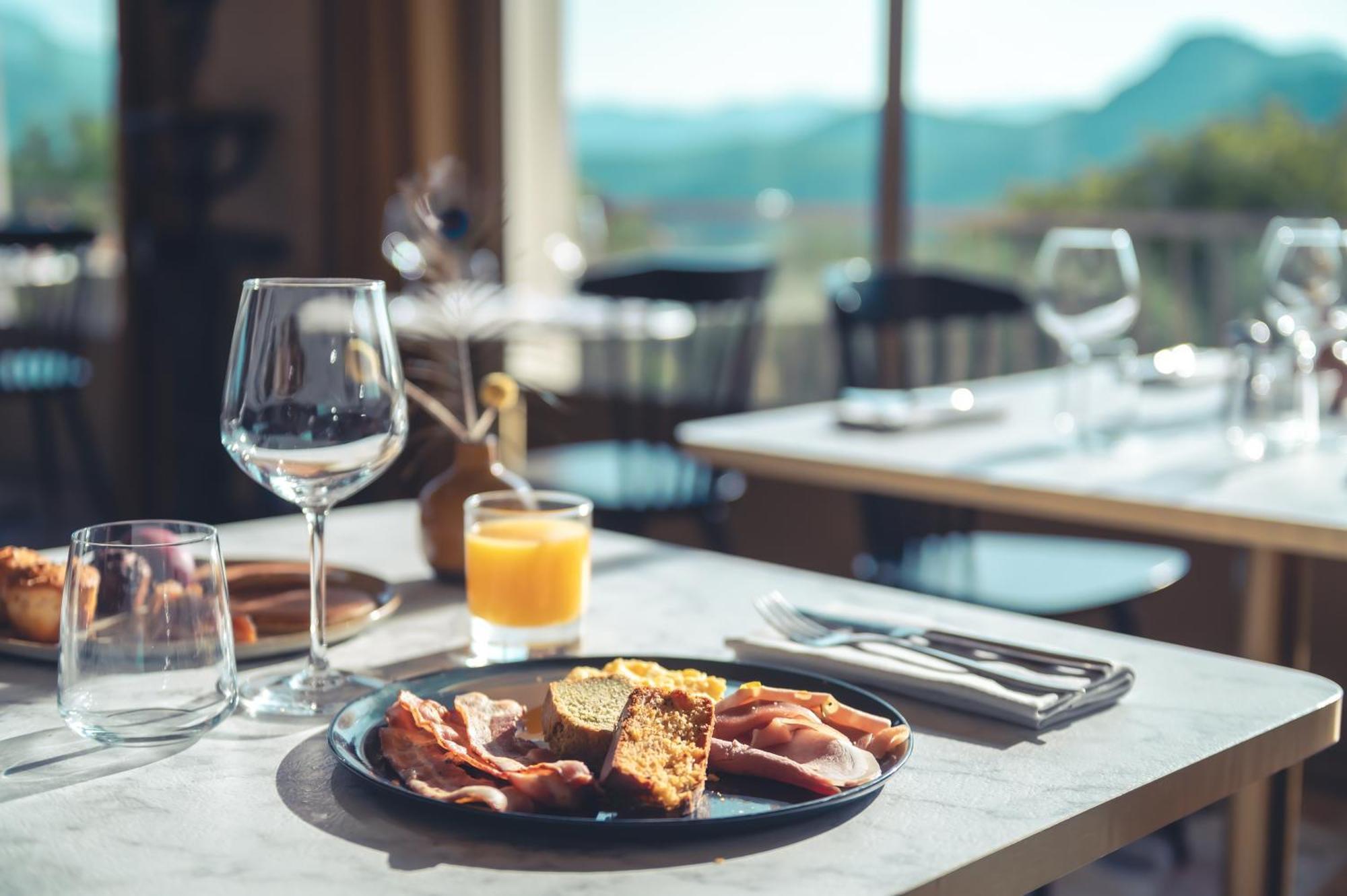 Logis Hotel Restaurant Le Plantevin Propiac Buitenkant foto