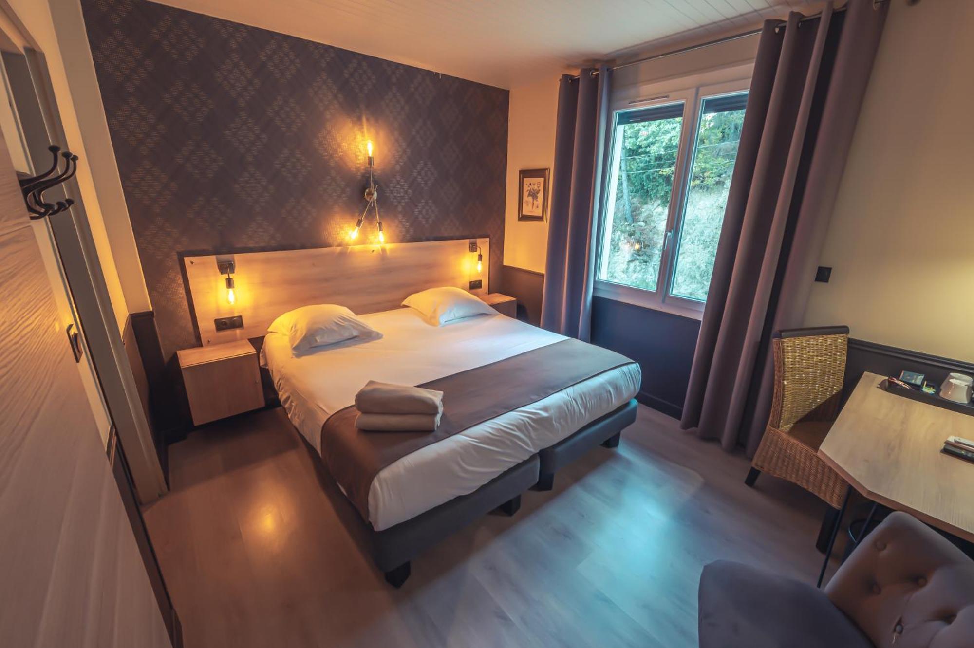 Logis Hotel Restaurant Le Plantevin Propiac Buitenkant foto