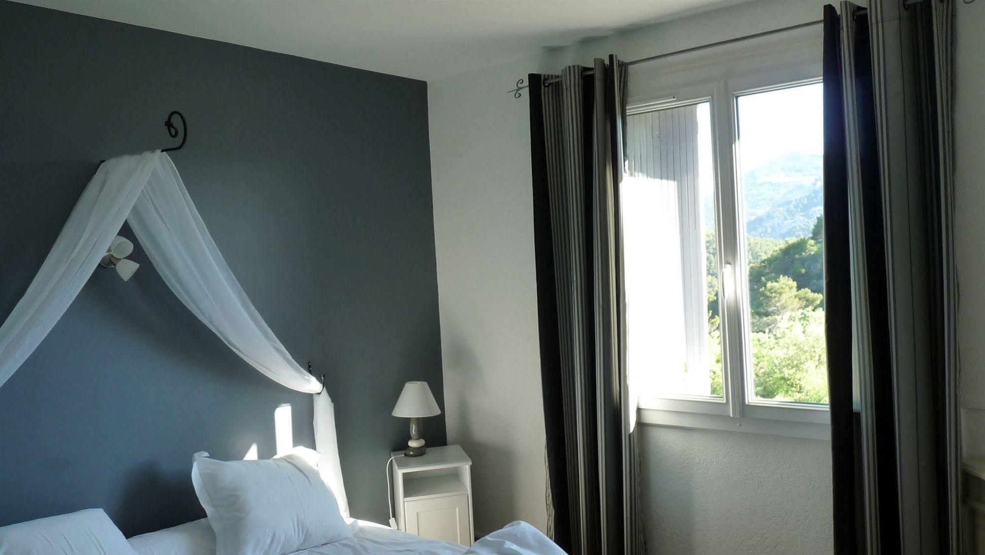 Logis Hotel Restaurant Le Plantevin Propiac Buitenkant foto